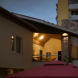 Hostal Mosaic, Tirana